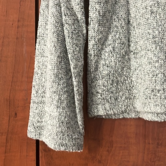 🚨 Last Chance🚨 DKNY Sweater - Picture 5 of 7